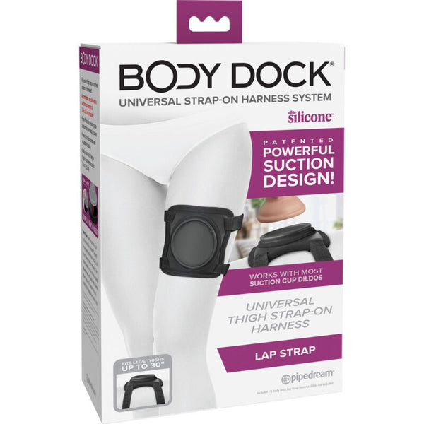 PIPEDREAM - Body Dock Lap Strap Strap-on-sele med sugekopp
