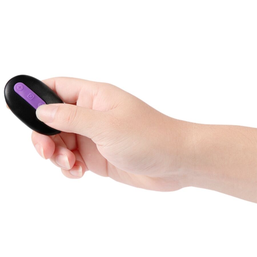 SHEQU - Julian Dildo og klitorisstimulator med vibrasjon og fjernkontroll 16 cm
